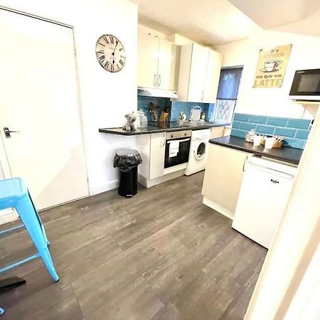 Serene And Cozy 1-Bedroom House With Parking CBG エクステリア 写真