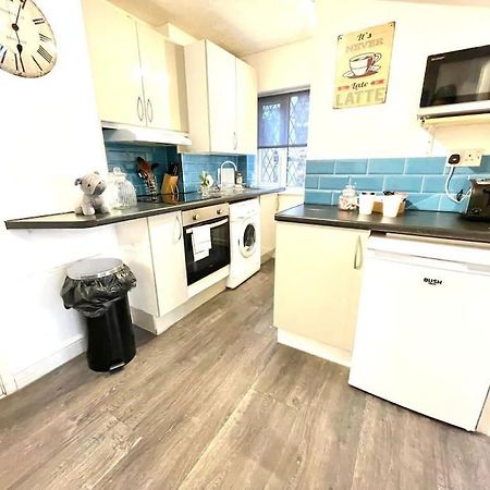 Serene And Cozy 1-Bedroom House With Parking CBG エクステリア 写真
