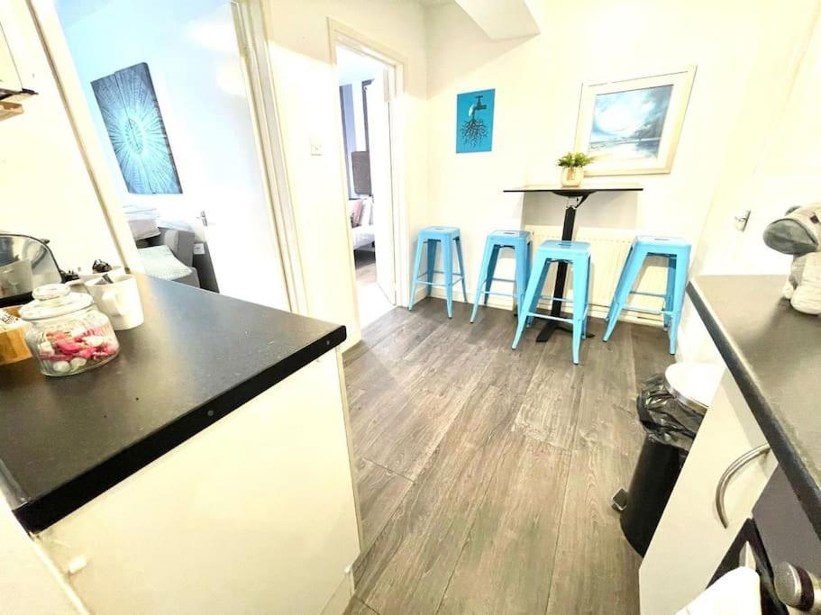 Serene And Cozy 1-Bedroom House With Parking CBG エクステリア 写真