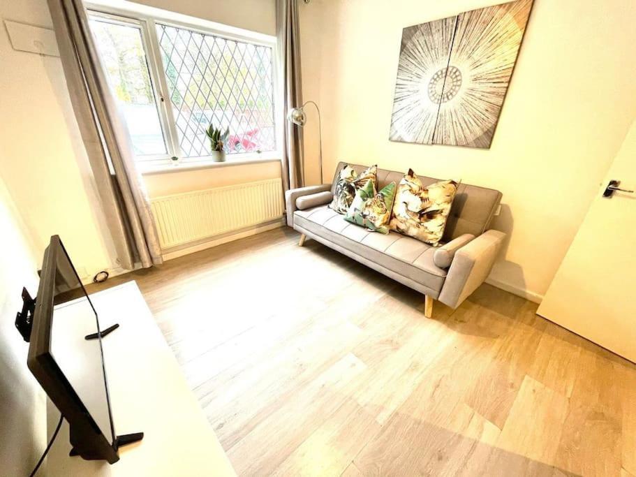 Serene And Cozy 1-Bedroom House With Parking CBG エクステリア 写真