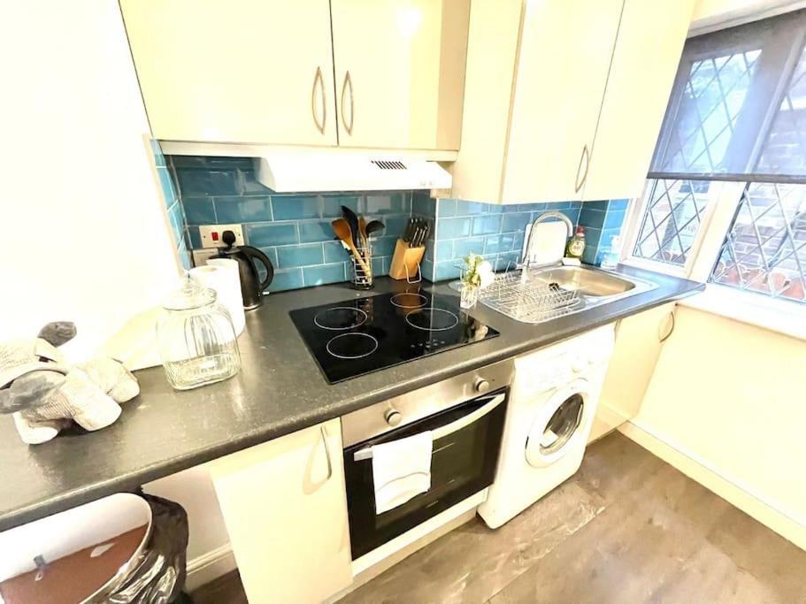 Serene And Cozy 1-Bedroom House With Parking CBG エクステリア 写真
