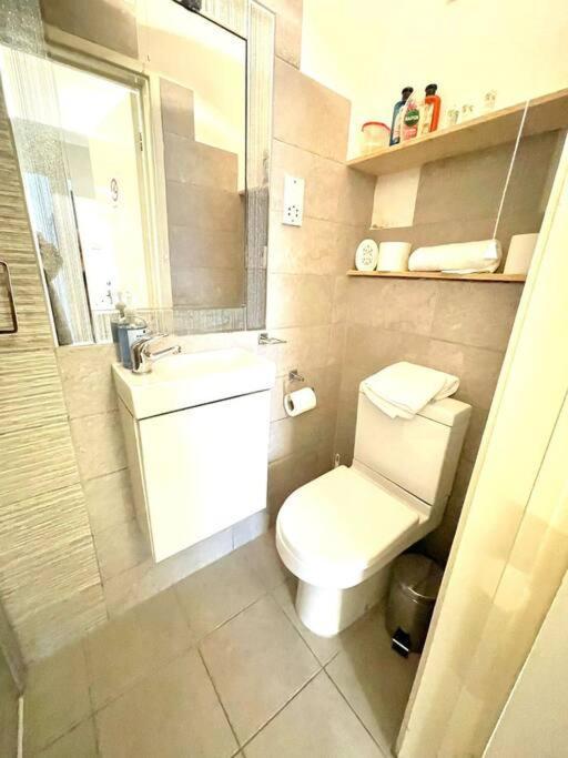 Serene And Cozy 1-Bedroom House With Parking CBG エクステリア 写真