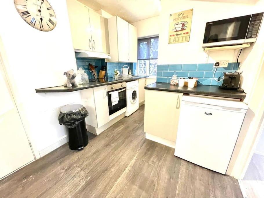 Serene And Cozy 1-Bedroom House With Parking CBG エクステリア 写真